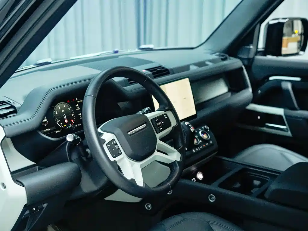 Land Rover Defender 2024 — фото 20