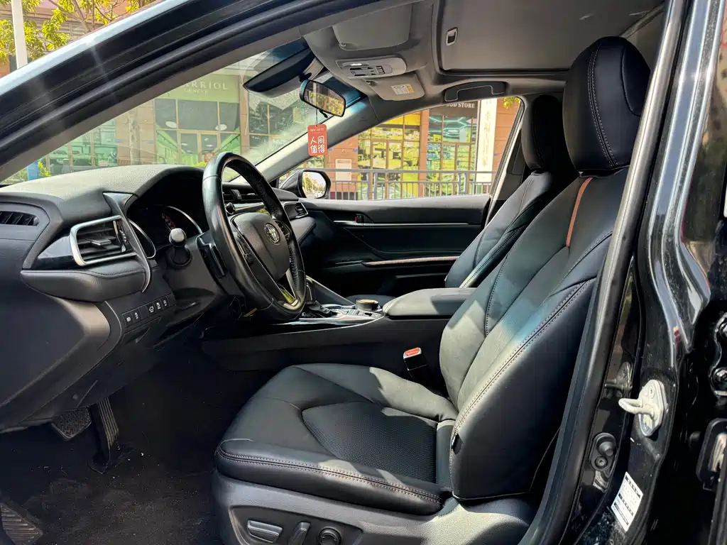 Toyota Camry 2019 — фото 4