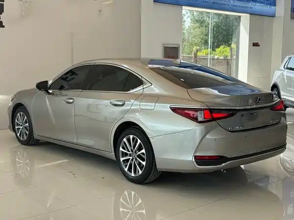 Lexus ES 2021