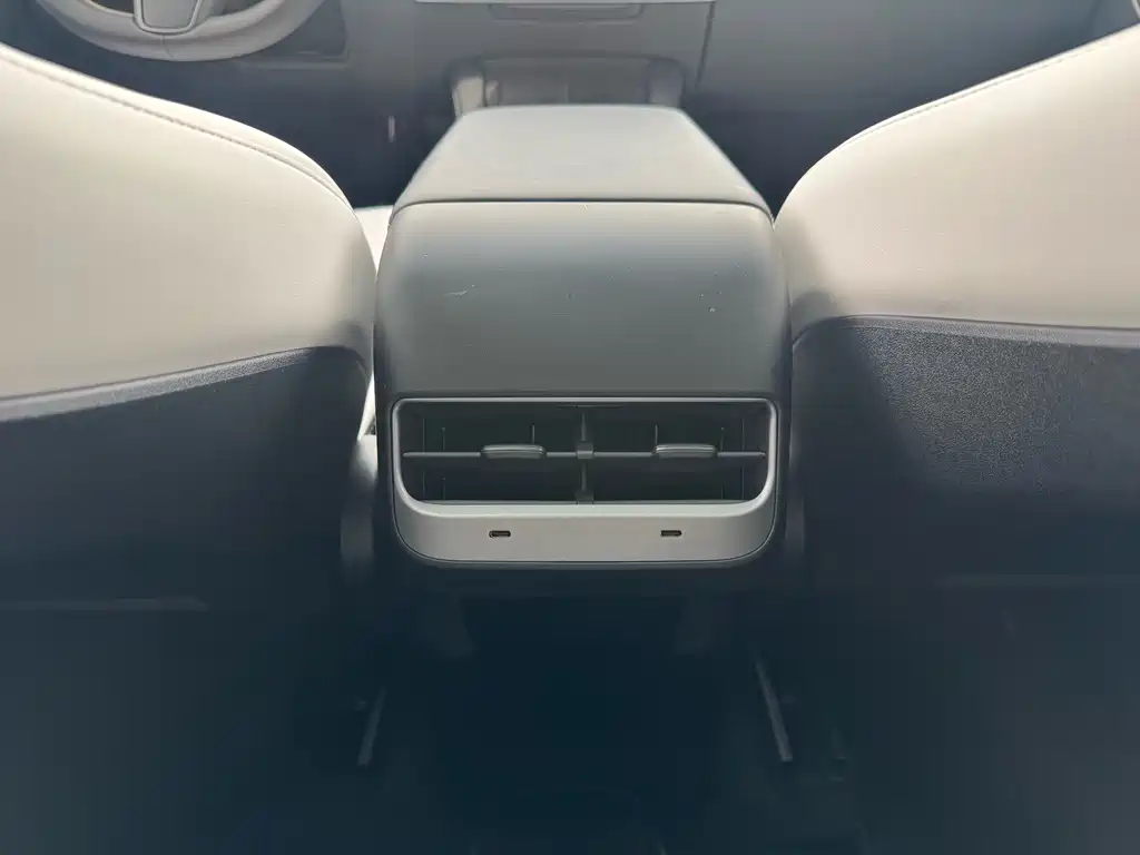 Tesla Model Y 2023 — фото 15