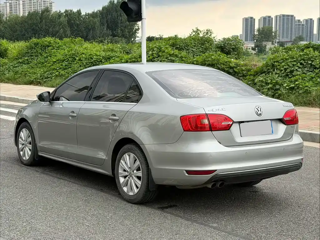 Volkswagen Sagitar 2014