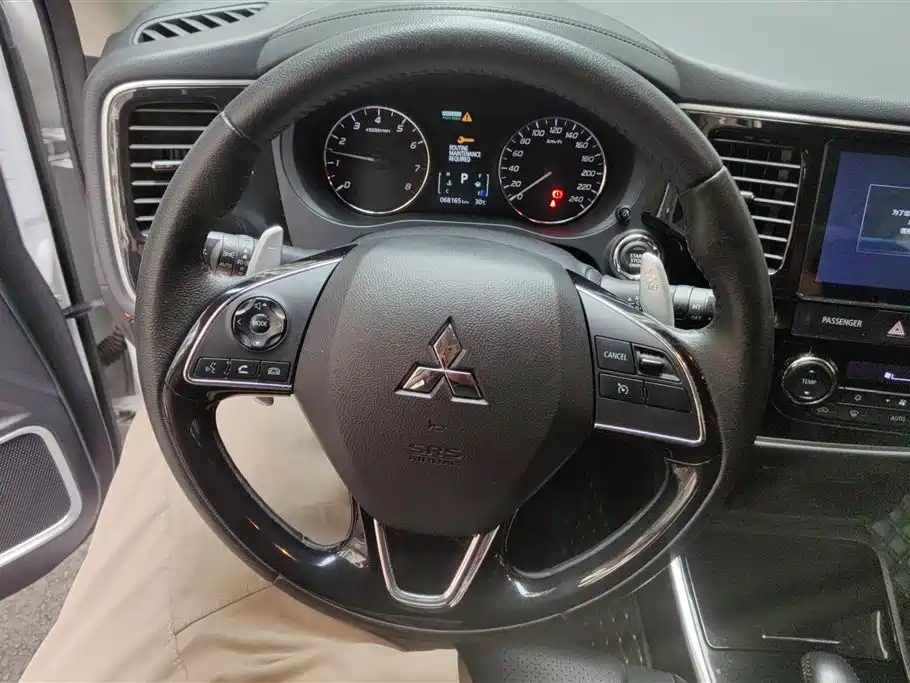 Mitsubishi Outlander 2018 — фото 15