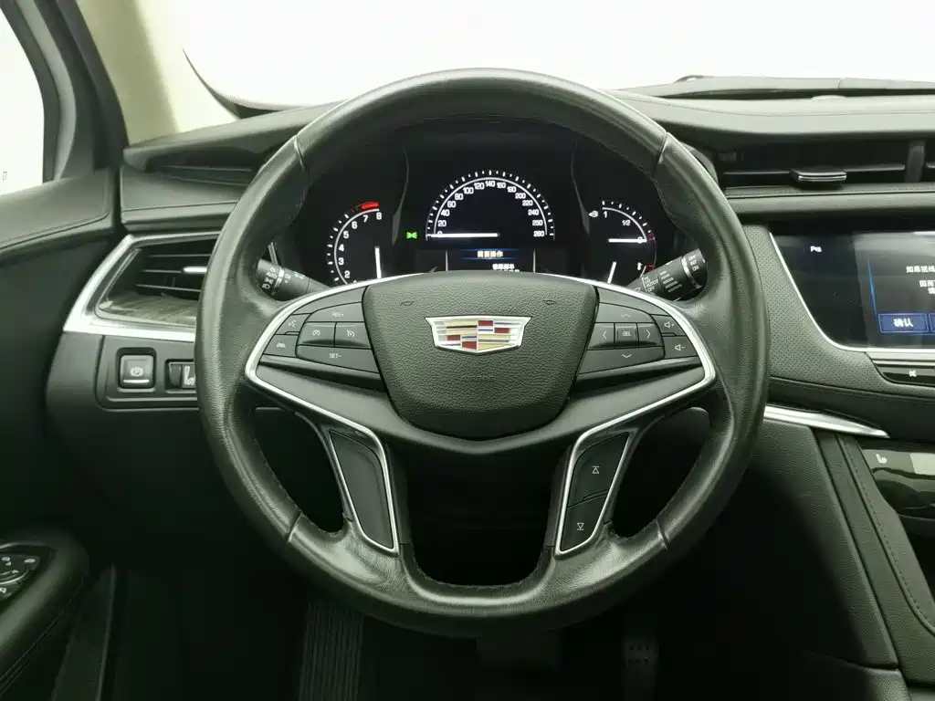 Cadillac XT5 2017 — фото 11