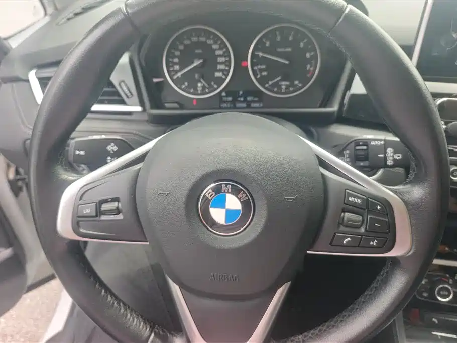 BMW 2 Series Active Tourer 2017 — фото 15