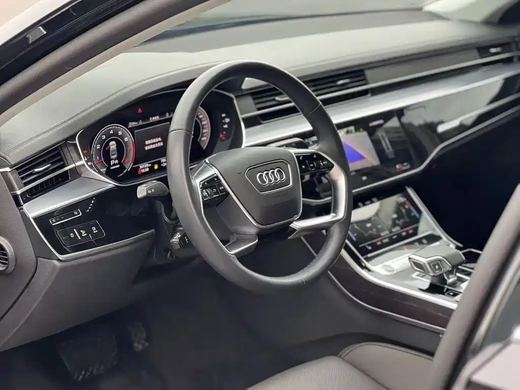 Audi A8 2021 — фото 22