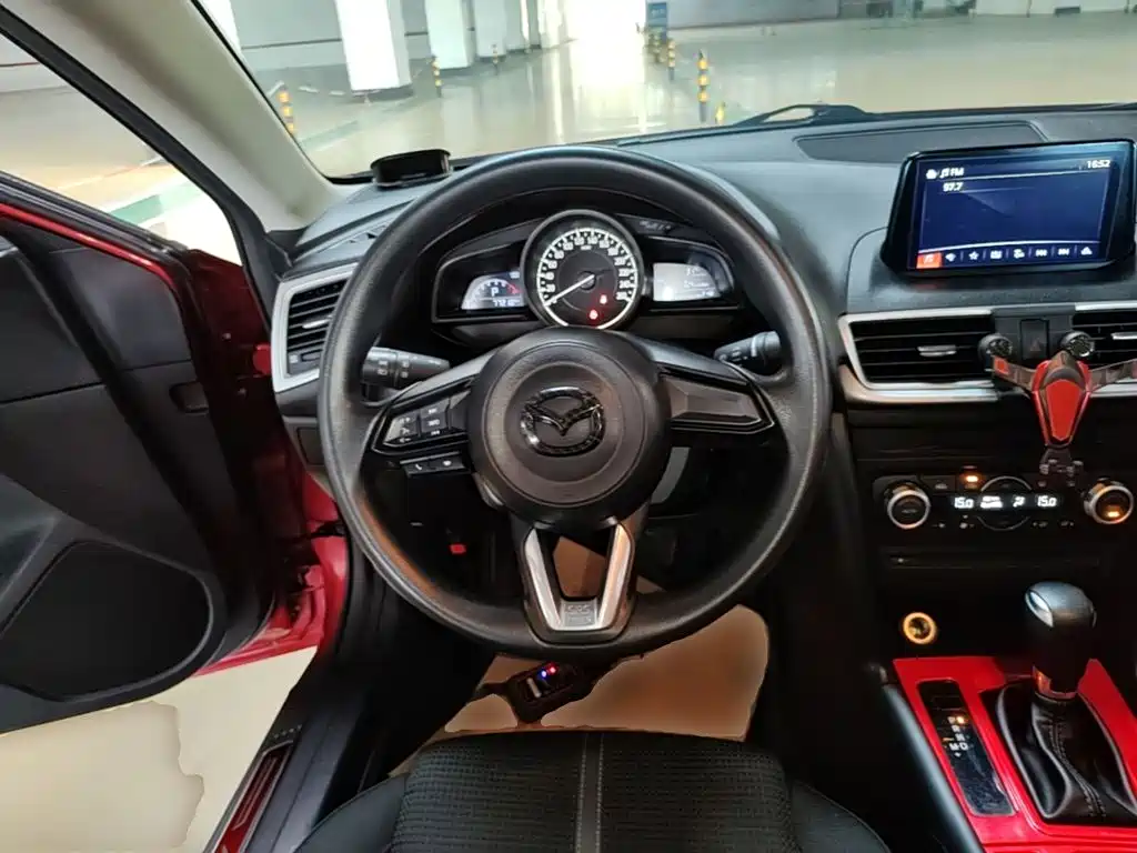 Mazda 3 Axela 2019 — фото 11