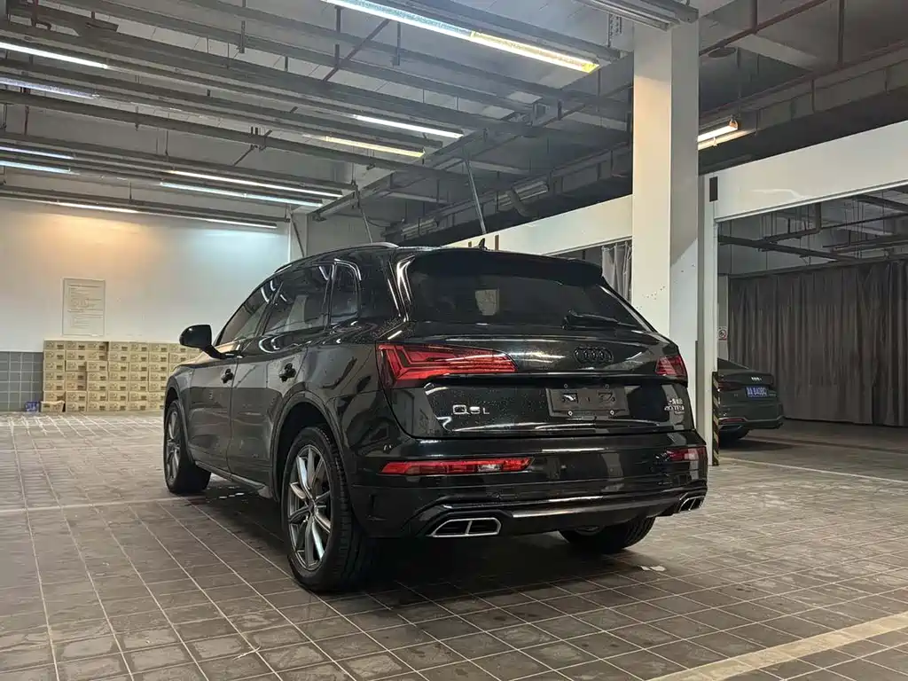Audi Q5L 2023 — фото 7