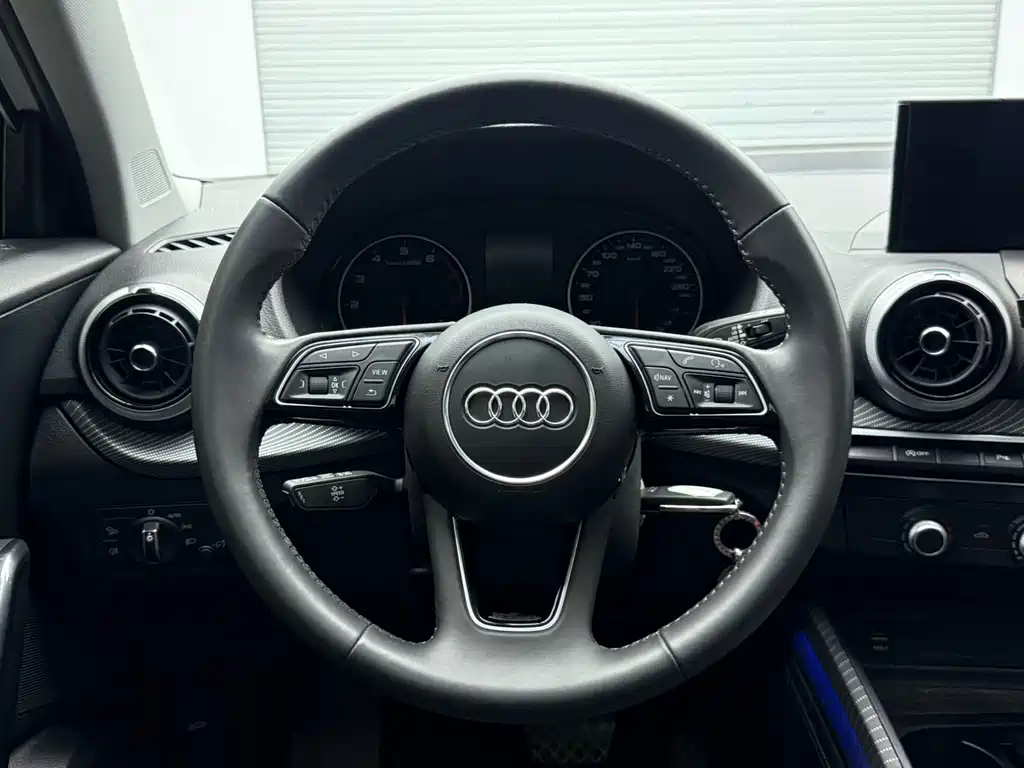 Audi Q2L 2022 — фото 11