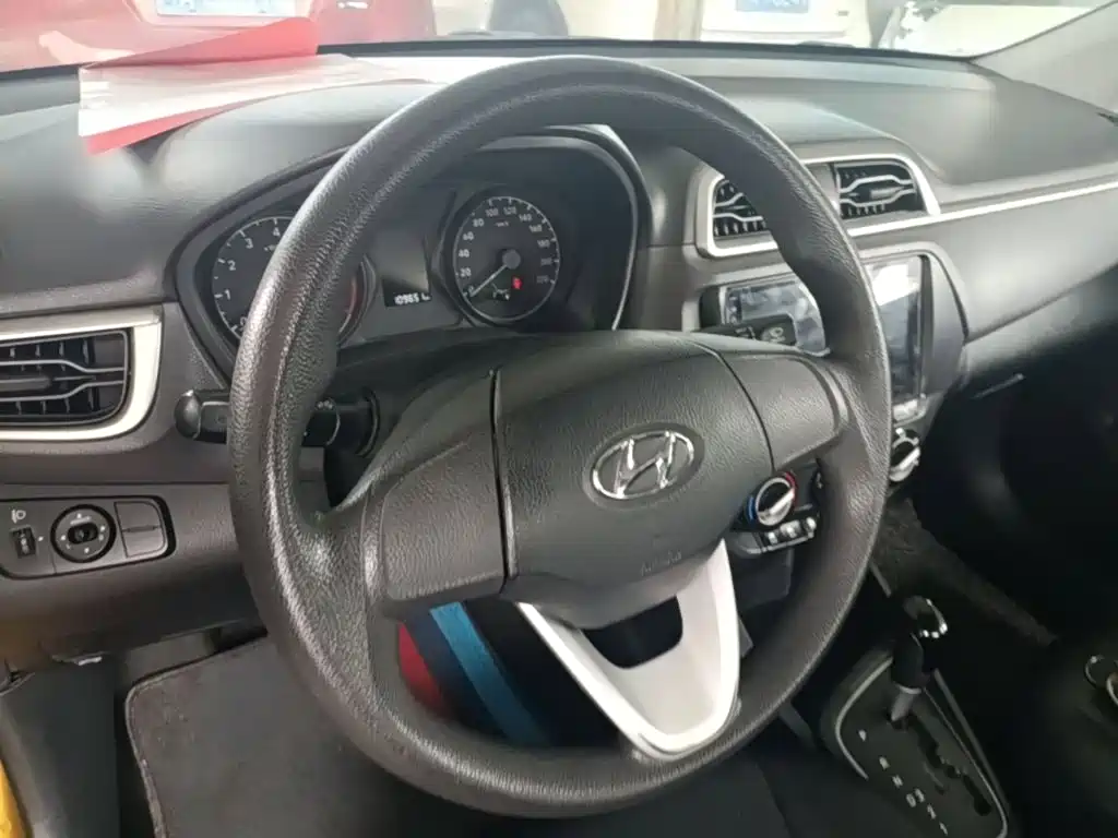 Hyundai Accent 2017 — фото 11