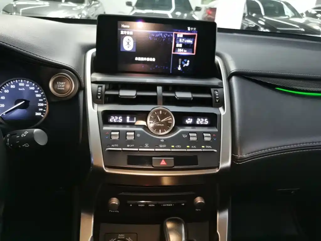 Lexus NX 2018 — фото 13