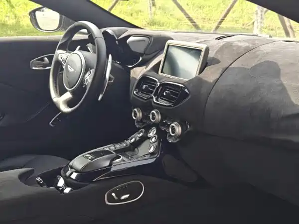 Aston Martin V8 Vantage 2020