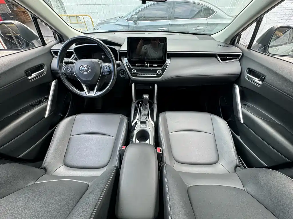 Toyota Corolla Cross 2022 — фото 15