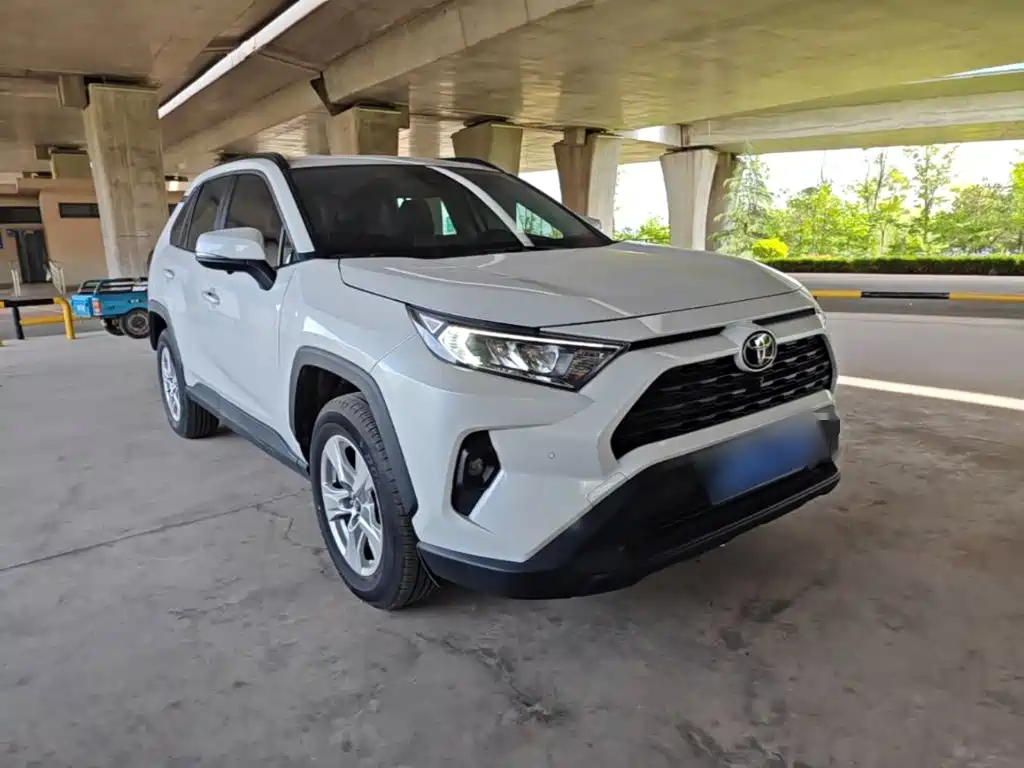 Toyota RAV4 2025 — фото 22