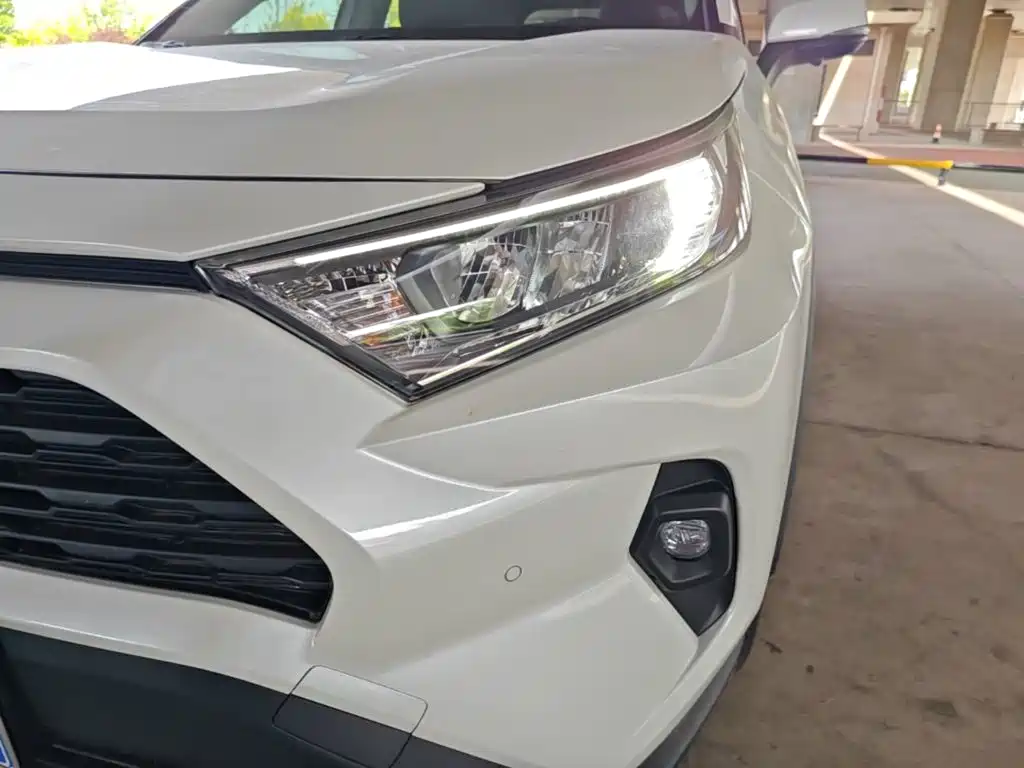 Toyota RAV4 2025 — фото 18