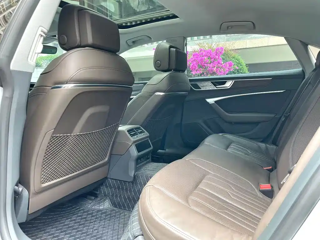 Audi A7L 2023 — фото 3