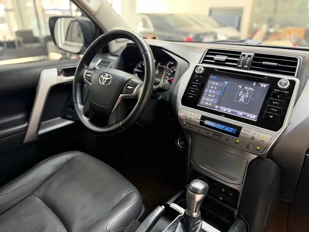 Toyota Prado 2018 — фото 11