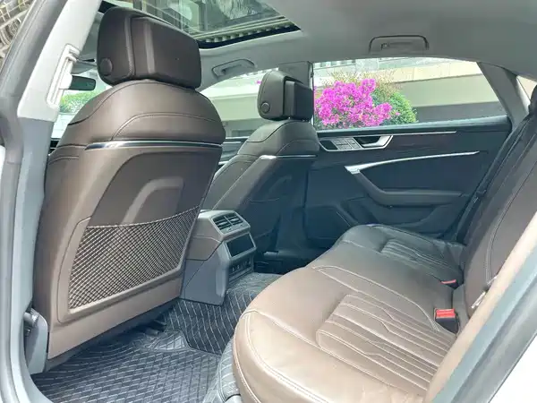 Audi A7L 2023