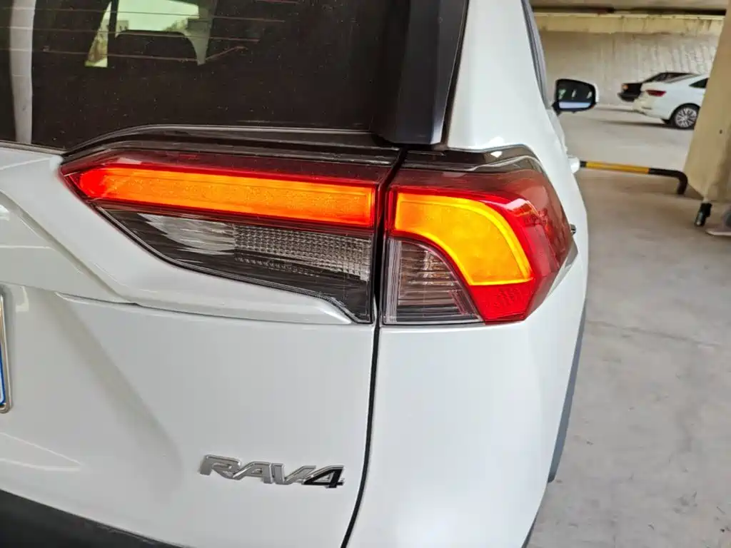 Toyota RAV4 2025 — фото 24