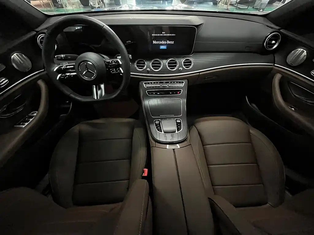 Mercedes-Benz E-Class 2023 — фото 10