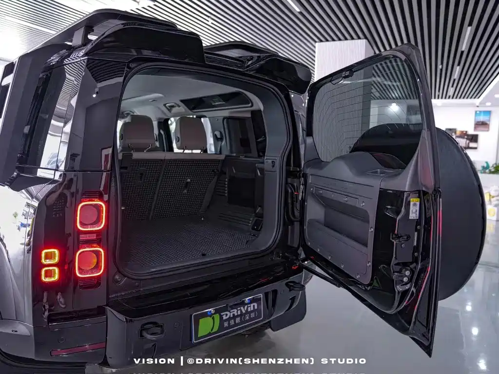 Land Rover Defender 2023 — фото 8