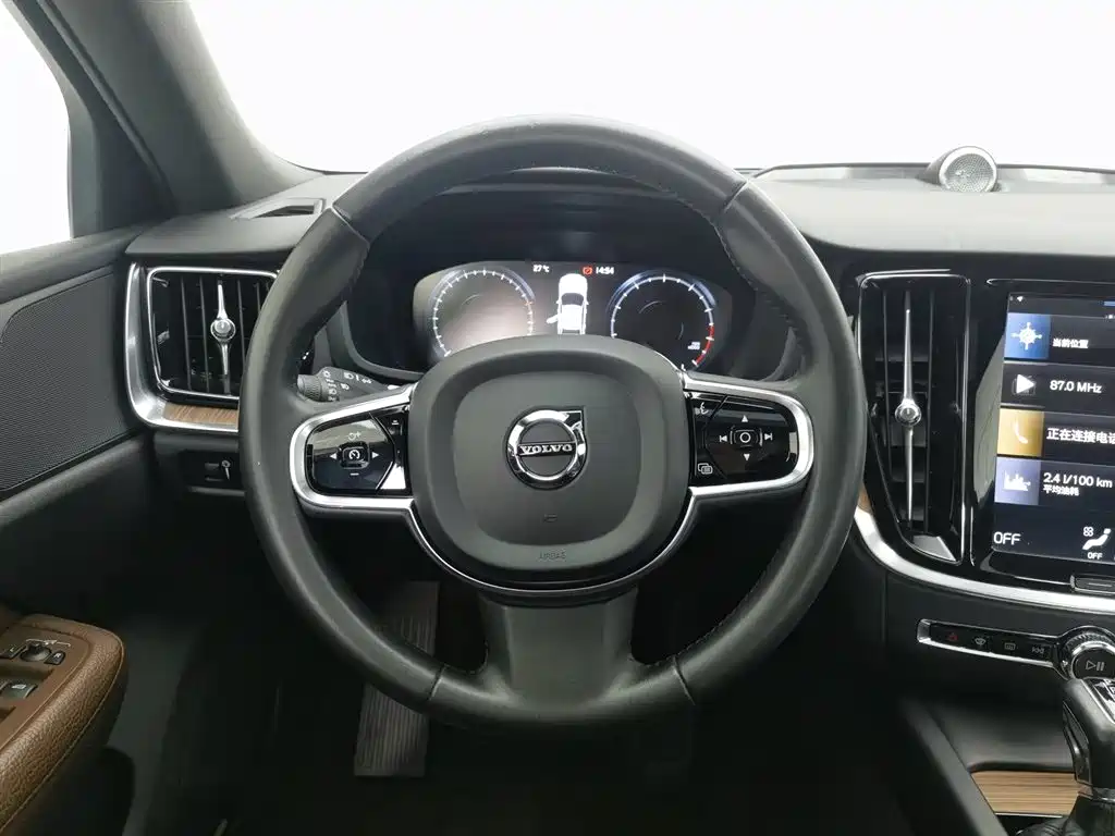 Volvo S60 2021 — фото 11