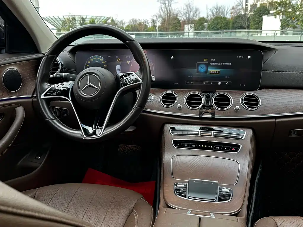 Mercedes-Benz E-Class 2022 — фото 8