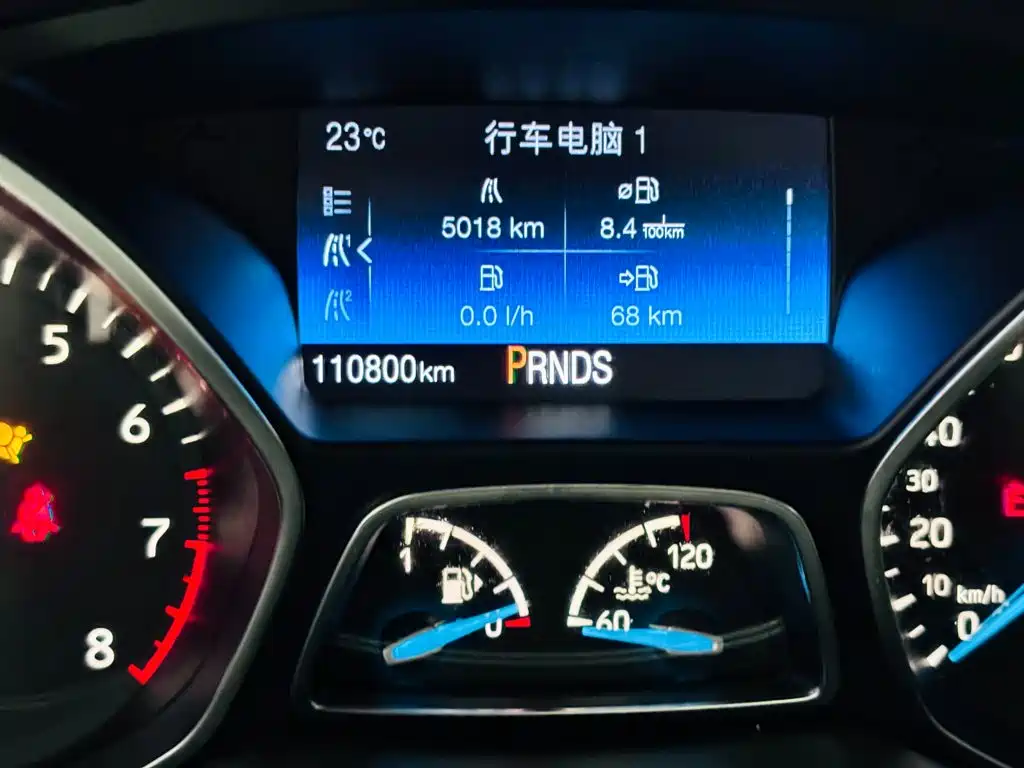 Ford Focus 2018 — фото 16