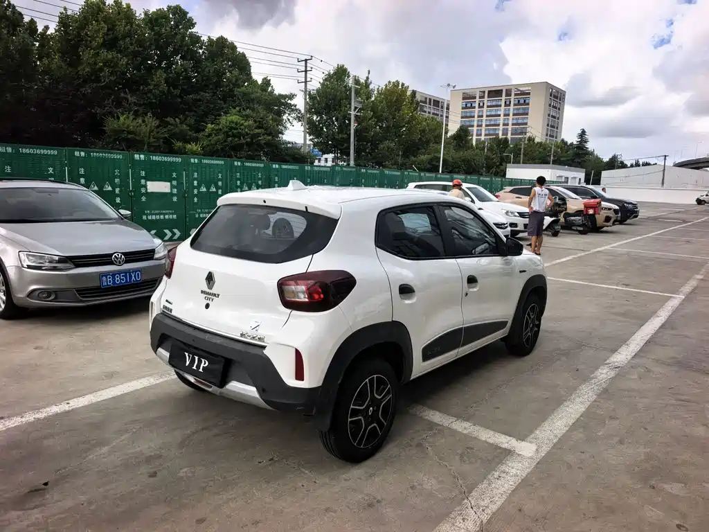 Renault Eno 2019 — фото 19