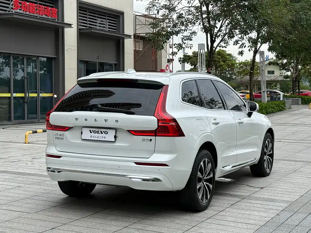 Volvo XC60 2022 — фото 9