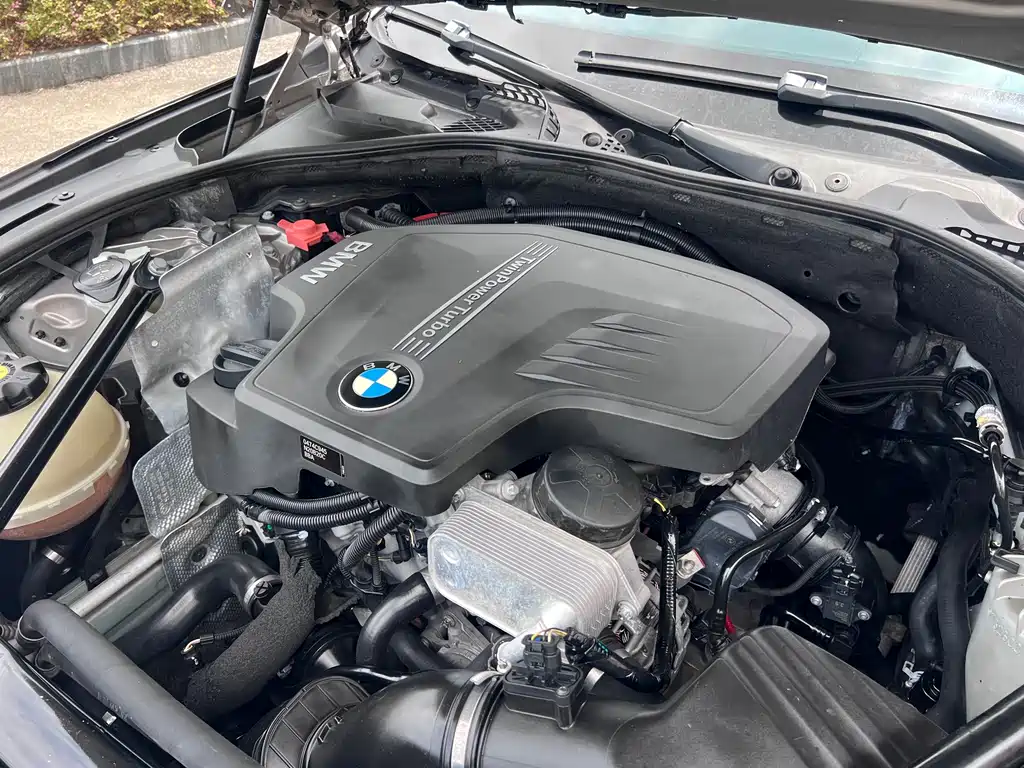 BMW 5 Series 2012 — фото 20