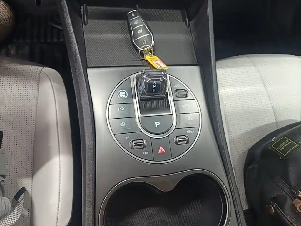 BYD Seal 05 DM-i 2025 — фото 10