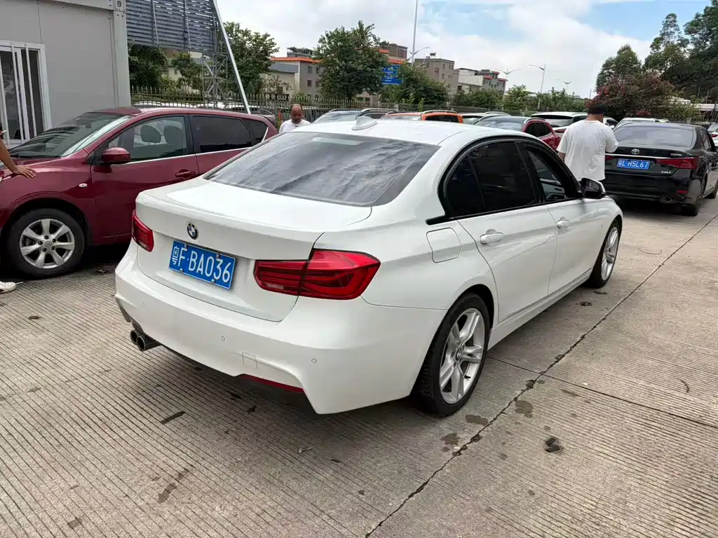 BMW 3 Series 2017 — фото 10