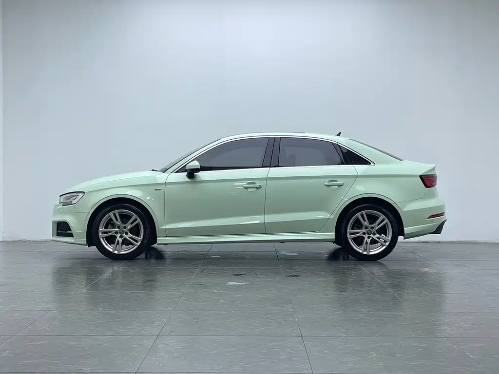 Audi A3 2019 — фото 11