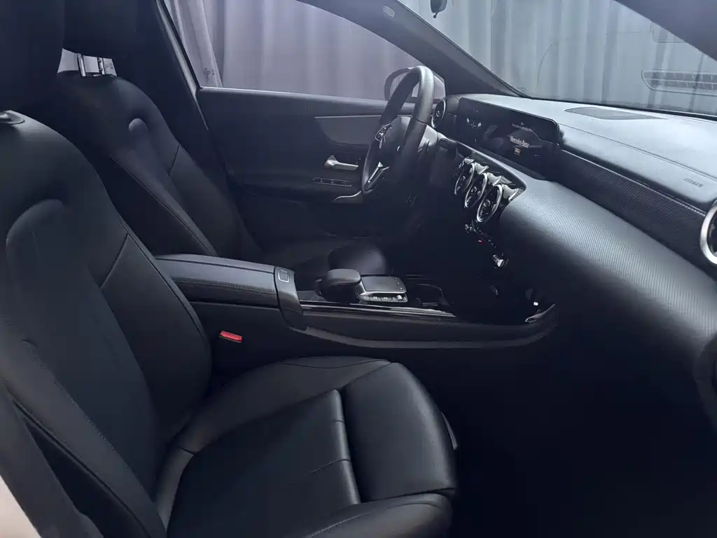 Mercedes-Benz A-Class 2022 — фото 10