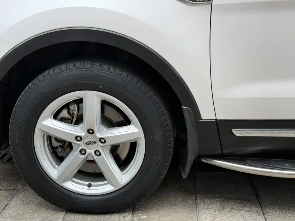 Ford Explorer 2017 — фото 16