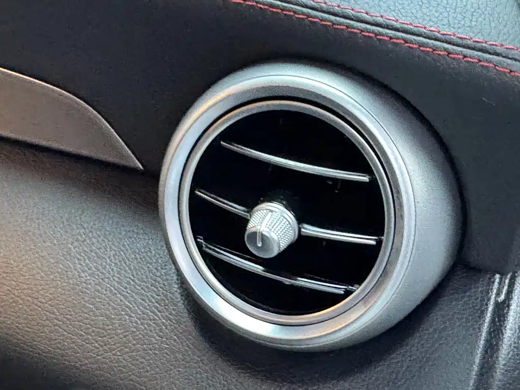 Mercedes-Benz C-Class 2023 — фото 19