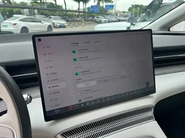 XPeng X9 2025