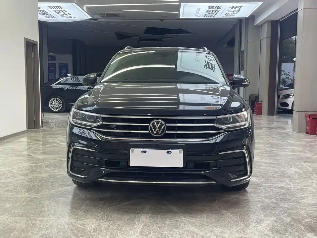 Volkswagen Tiguan L 2024 — фото 3