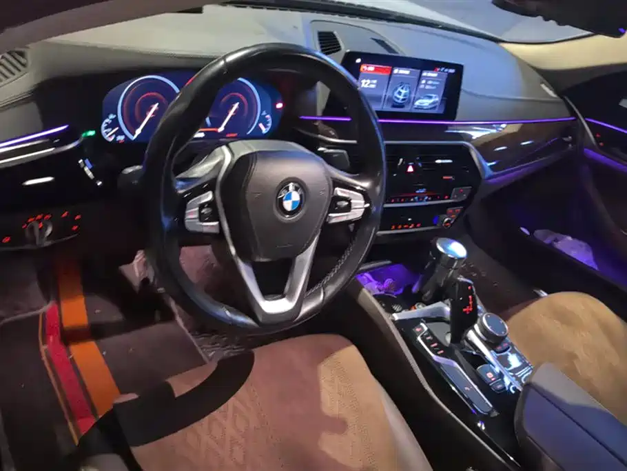 BMW 5 Series 2019 — фото 12
