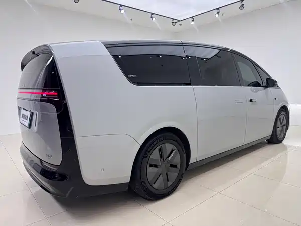 Li Auto MEGA 2024