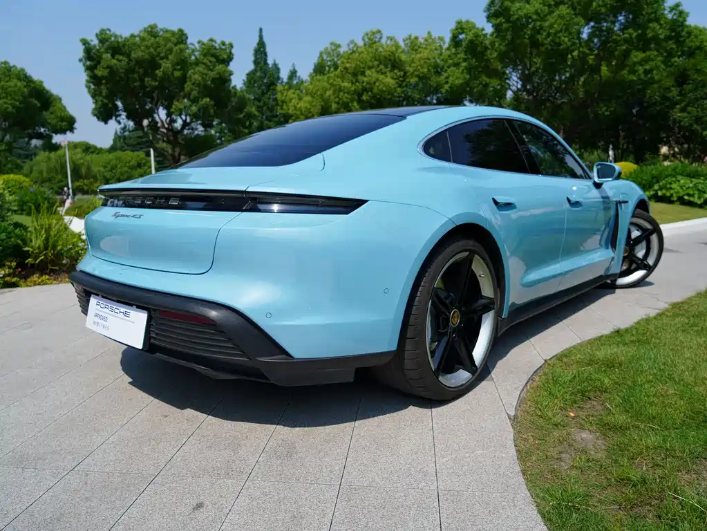 Porsche Taycan 2020 — фото 19