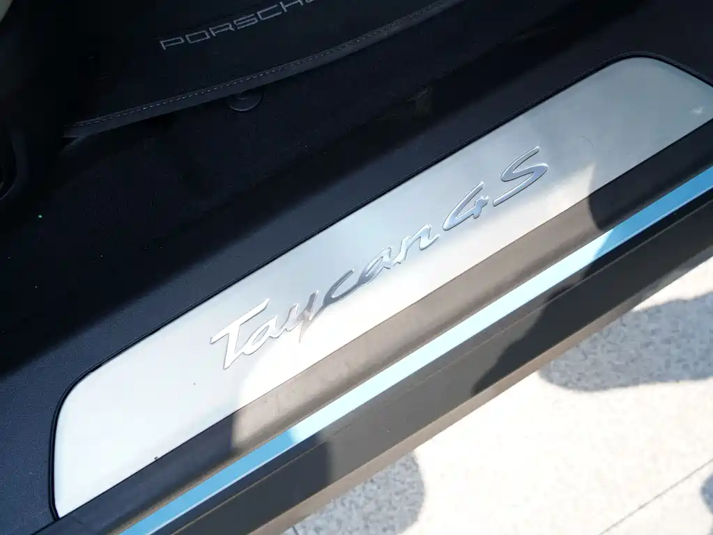 Porsche Taycan 2020 — фото 14