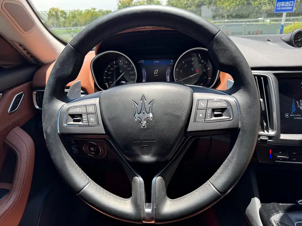 Maserati Levante 2016 — фото 13