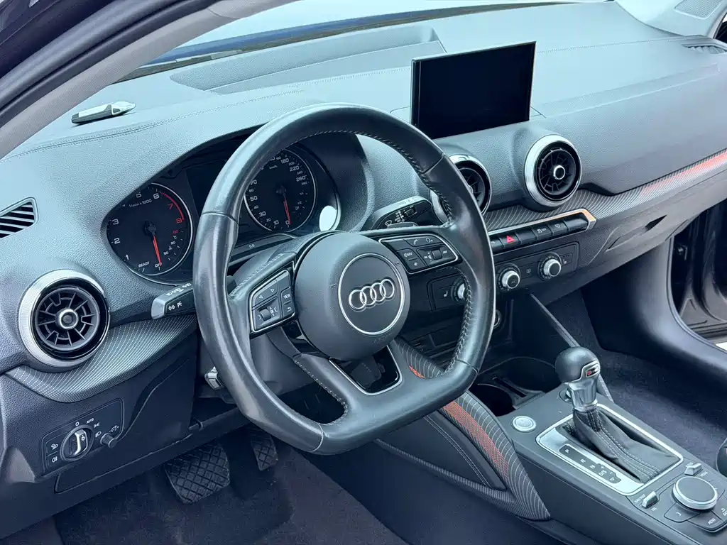 Audi Q2L 2023 — фото 12