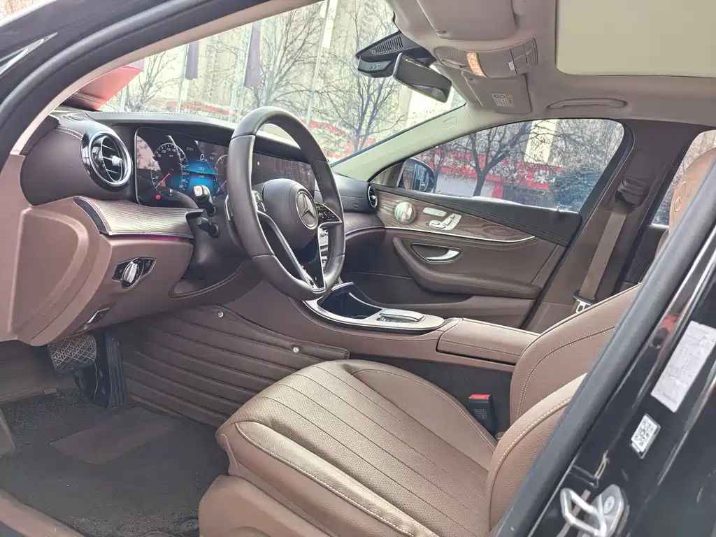 Mercedes-Benz E-Class 2023 — фото 12
