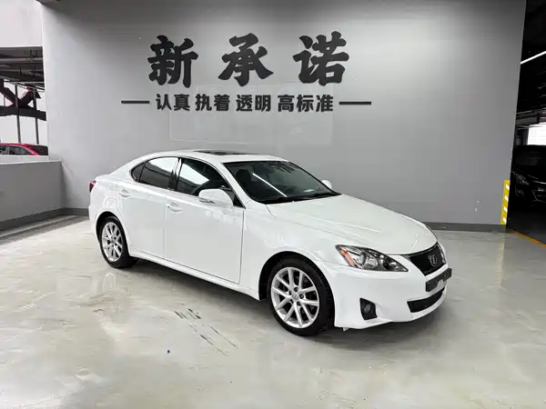 Lexus IS 2011
