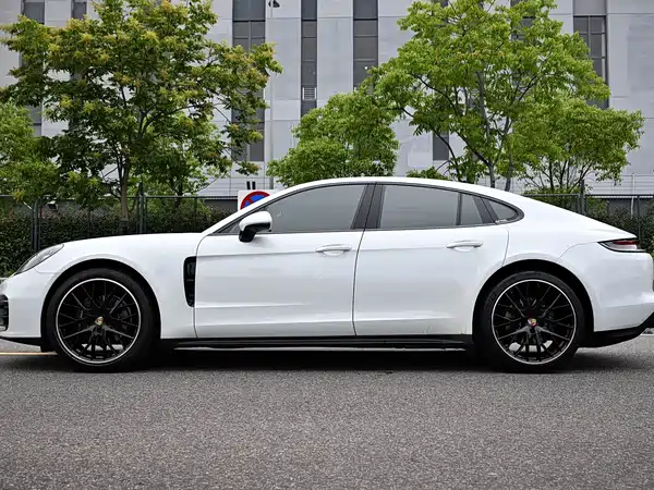 Porsche Panamera 2021