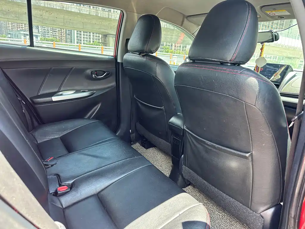 Toyota Yaris L 2015 — фото 9