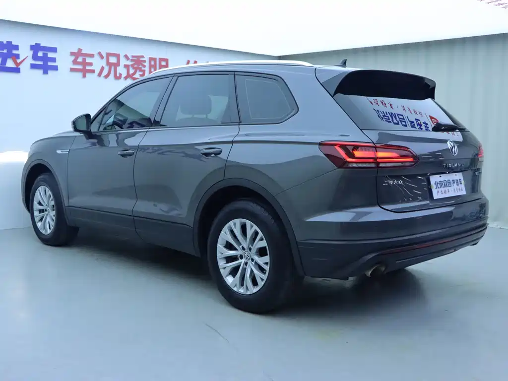 Volkswagen Touareg 2020 — фото 23