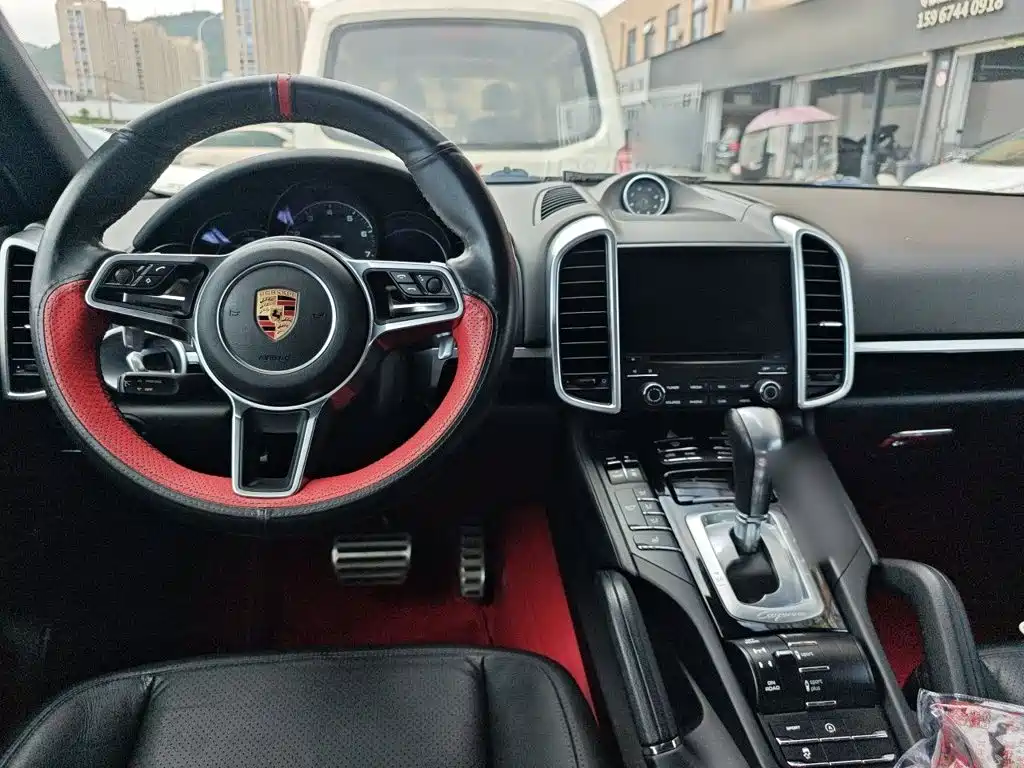 Porsche Cayenne 2017 — фото 10